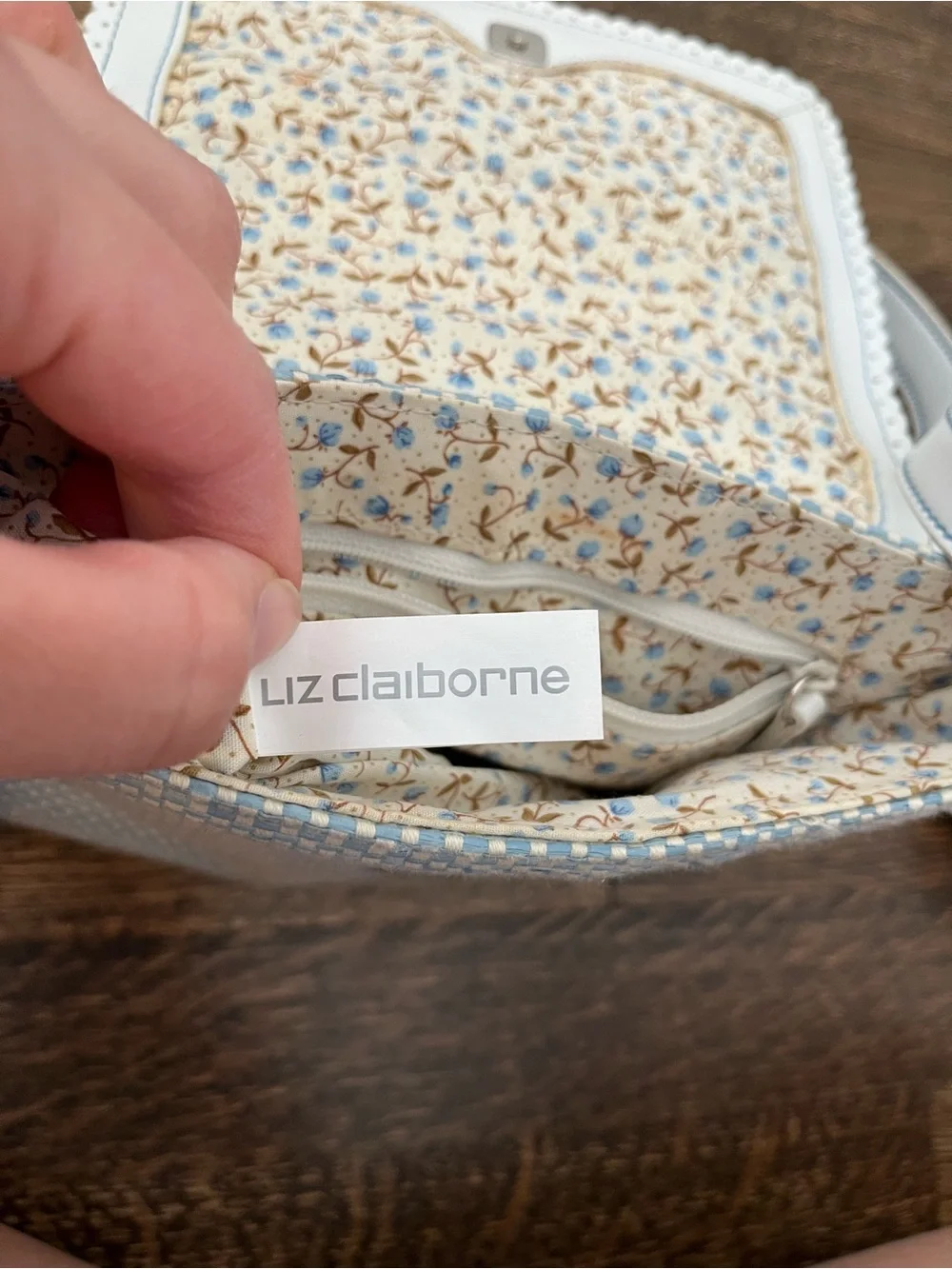 Liz Claiborne White and Light Blue woven Scalloped Crossbody Bag USED